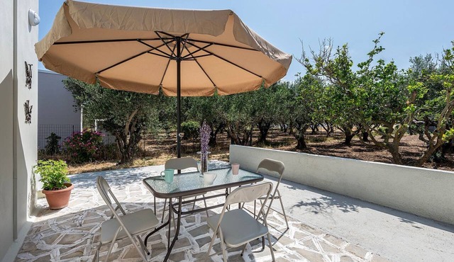 in einem Olivenhain in Strandnähe by Interhome in Kos (Stadt)