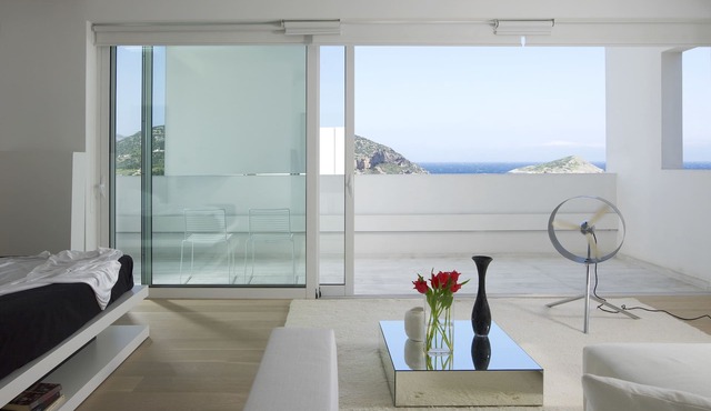 Infinity White Complex by GK Hospitality Group in Markopoulo Mesogaias