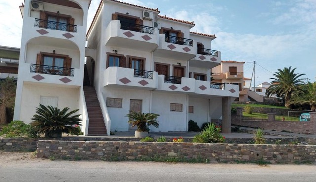 Ioannidis - Sigri- Apartments in Sígrion