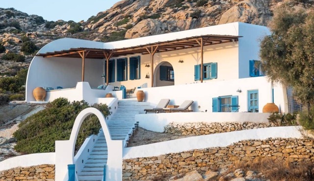 Ios Villa - On the Beach in Milopotas
