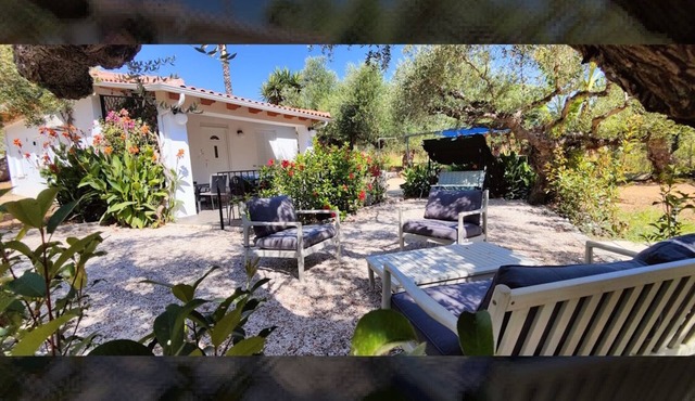 IREMOS by AROKARIA APARTMENTS - 50 meters from the sea in Charakopio