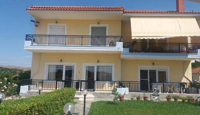 Irene's Sunny apartment in Limnos in Néa Koútali