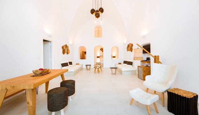 Iriana Suites in Santorini