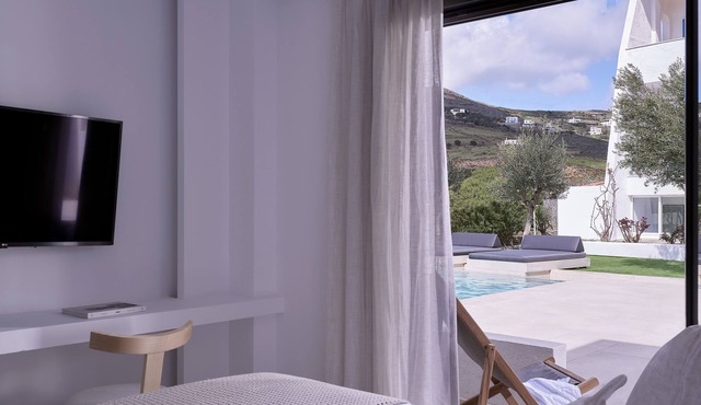 Isida Hotel in Andros