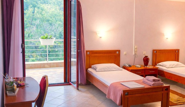 Jayne’s Rooms - Mountain View Stay in Elassona in Elassona