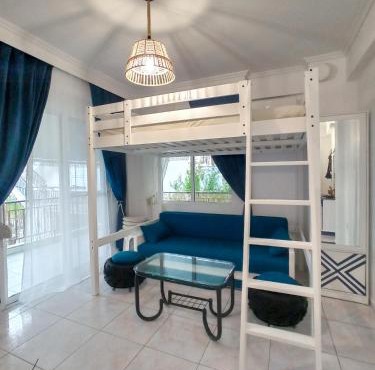 Josuaz Blue Apartment in Flogita