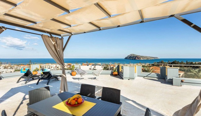 Kallia’s lux apt with Sea View & Cool Jacuzzi in Agia Marina