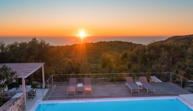 Kallista House - Stylish Villa with Sea Views & Summer Kitchen near Tavernas in Paxos
