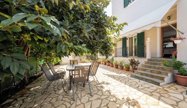 Kallithea House Corfu - Courtyard & Beach Days in Gouvia