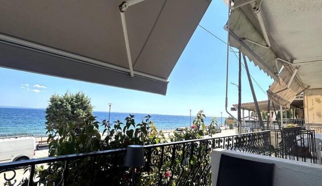 Kalyves Seafront Apartment - Halkidiki in Poligiros
