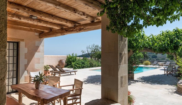 Kamares Private Pool stone Villa in Macheri