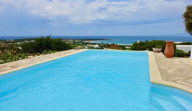 Kamari Villa E: Greek Paradise with private pool & Jacuzzi in Naxos island
