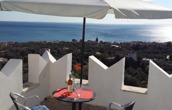 Kastro Villas in Marathokampos