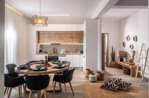 Khroma Luxury Suite 3- Beach front apartment in Hersonissos