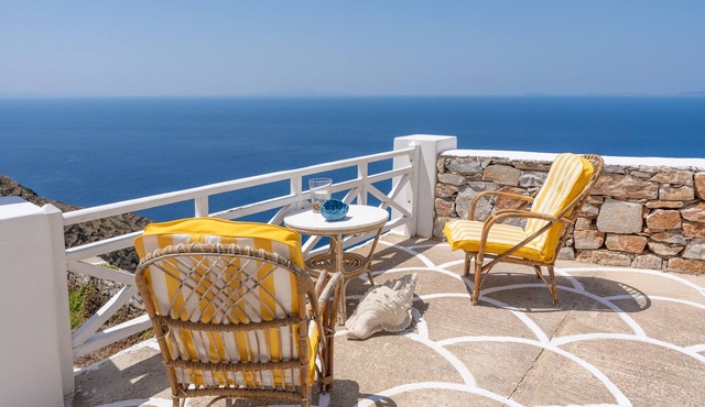 Kimolos Apartment – Pet-Friendly with Sea View in Cyclades