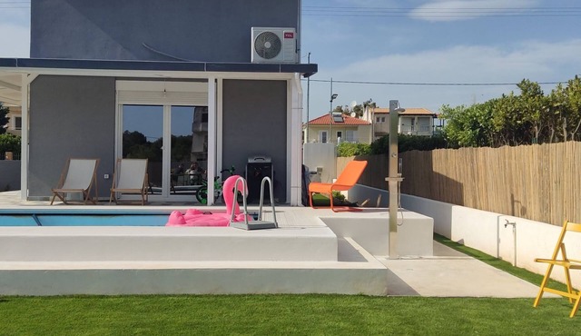Kinderfreundliche Pool Villa 5p Seaside Beach Forest by Interhome in Marathon