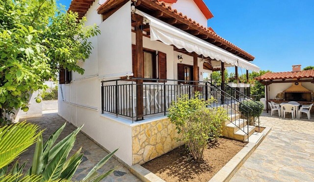 Kineta Garden Retreat - Coastal House for 8 by ΜΡS in Kineta
