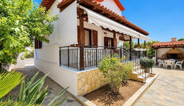 Kineta Garden Retreat - Coastal House for 8 by ΜΡS in Kineta