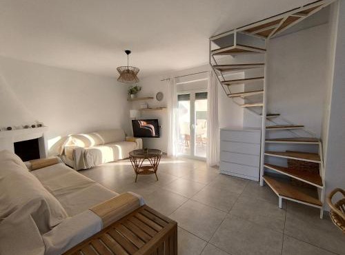 Kynthia's House in Kalives Poligirou