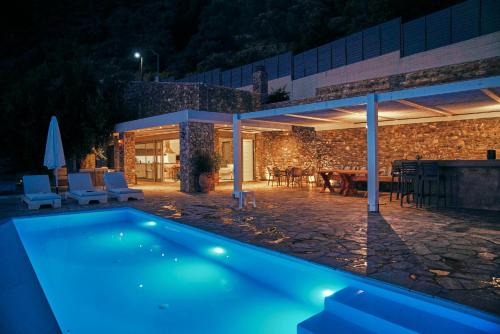 La Bella Villa - Clifftop Infinity Pool & Sunsets