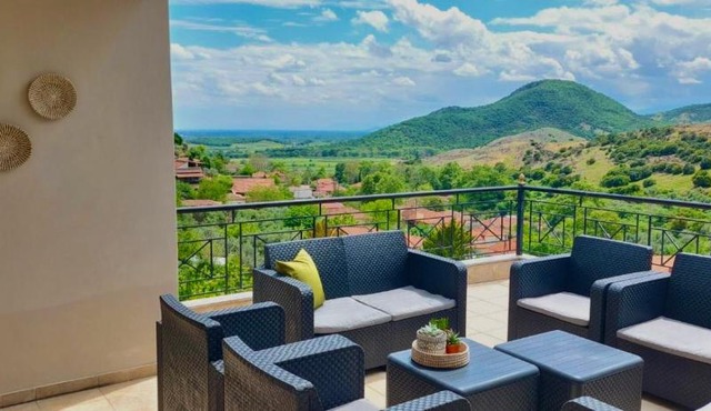 "LaGo Village House" Family & Group Retreat near Meteora in Kalabaka
