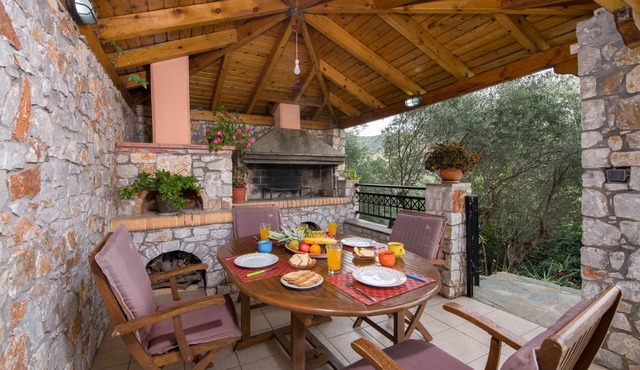 Large Villa With Private Swimming Pool And Sea Views In Stalos in Chania
