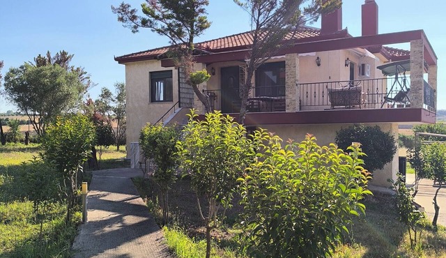 Leontsini Country Villa in Epanomi with garden in Epanomi