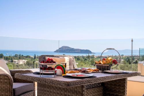 Liberty & Freedom Luxury Villa-heated pool in Platanias