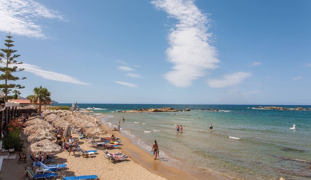 Lily of Crete 2 - Seaview & Beachfront Apartments in Galatas
