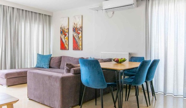 Lis153 by Smart Cozy Suites - Top Floors with Amazing City View - Available 24hr in Athens