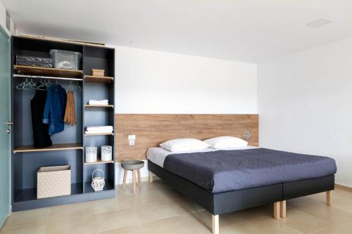 Livingfy Apt with mountain view & garden in Vamos