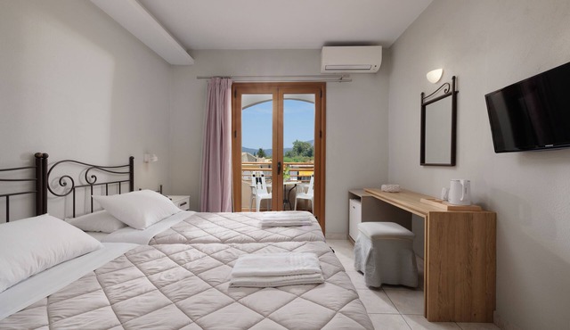 Louvre Hotel in Corfu