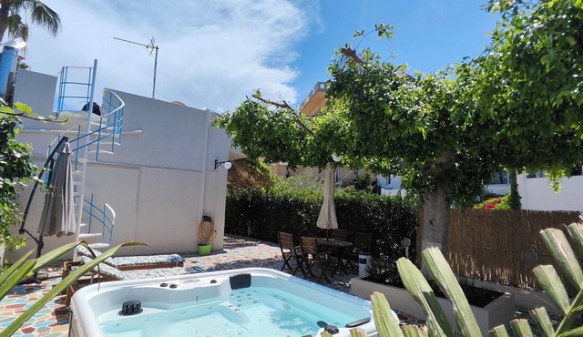 Lovely 2-bedroom for up to 5 person house with AC and jacuzzi in beautiful Malia in Malia