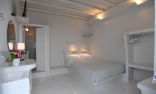 lucas rooms in Tinos