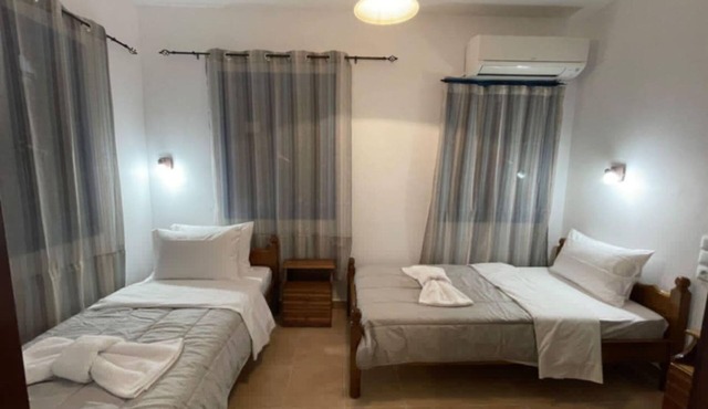 Lunar Melody Two-Bedroom Apartment near the Beach in Kato Lefkos