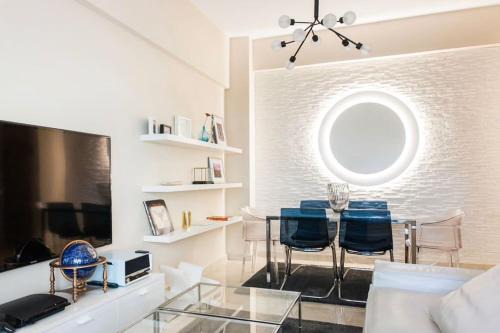 Lux Beach Apartment in Vari