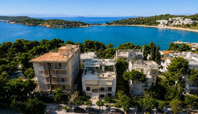 Luxury Boutique Apartment 5-Minute Walk to the Beach Athens Riviera in Vouliagmeni
