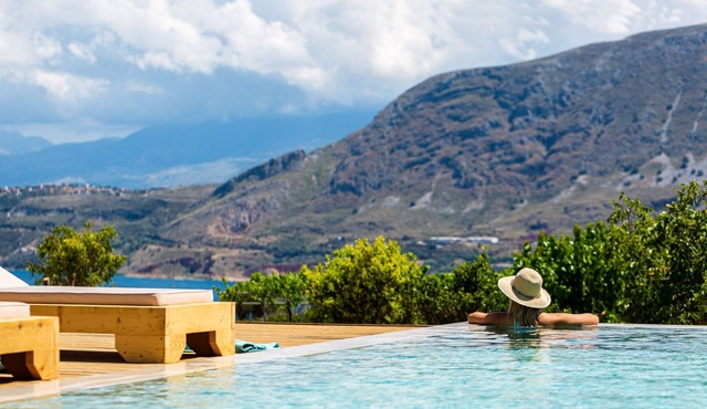 Luxury Ensuite Villa Overlooking Souda Bay in Chania
