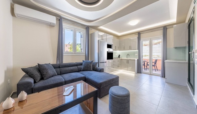Luxury Stay Apartment with Mountain View, Wi-Fi, and Air Conditioning in Kerkira