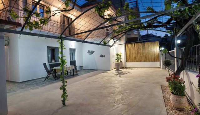 Luxury Villa Yvonni is a cosy, modern new built villa with 2 separate apartments in Kiani Akti Poros
