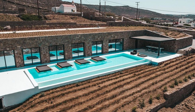 Luxury villa with 5 bedrooms, private pool and sea views in Ftelias