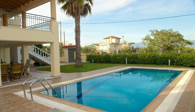 Luxury villa with a swimming pool in Lefkochoara, Messinias in Levkokhóra