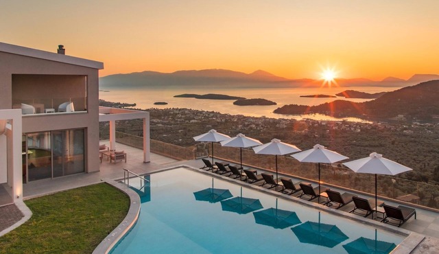 Luxury Villa with Mesmerising Sea-and-Island Views and Large Private Pool in Perigiali