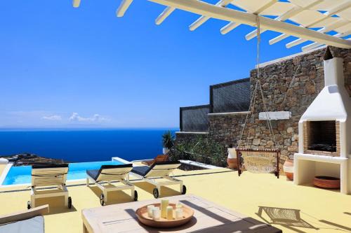 Luxury Villa With Pool and Sunset View! in Fanari