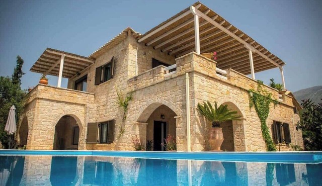 Luxury Villa with Saltwater Pool & Sea Views in kardamyli