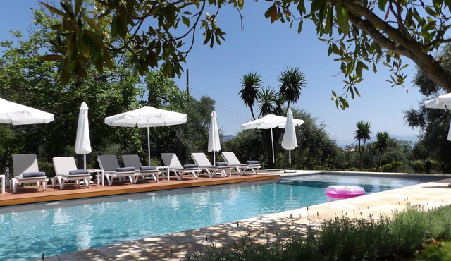 LUXURY VILLA WITH SEA VIEW,LARGE PRIVATE POOL CLOSE TO THE SEA in Δασσιά