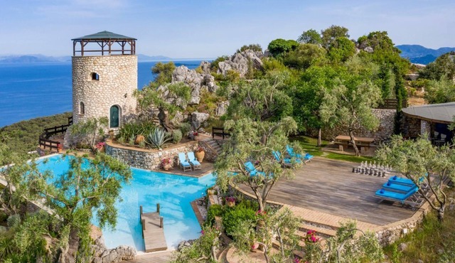 Magic Rocks - Five Bedroom Villa, Sleeps 10 in Spartilas