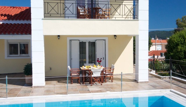 Maisonette With Shared Pool, Sea And Mountain Views in Karavomilos