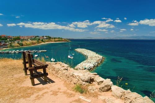 Maisonette with stunning view in Nea Fokea