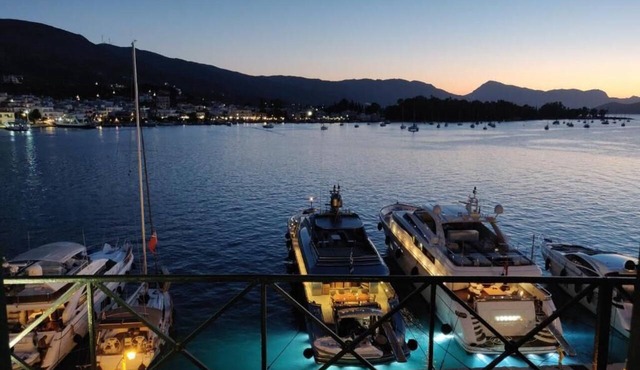 Manessi City Hotel in Poros